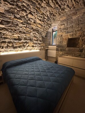 Room - NEW - Fully Refurbished Old Townhouse (Cervo)