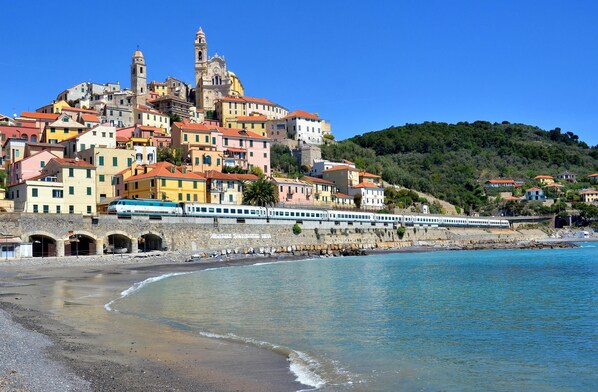 Beach - NEW - Fully Refurbished Old Townhouse (Cervo)