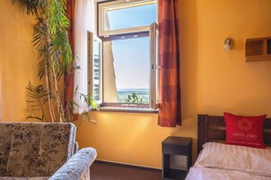 Habitación triple | Escritorio y wifi gratis