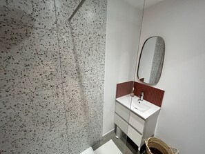 Shower, towels