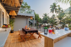 Deluxe Villa, Balcony, Courtyard View | Tempat makan luar