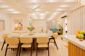 Deluxe Villa, Balcony, Courtyard View | Tempat makan