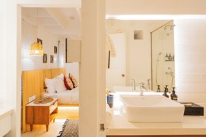 Deluxe Villa, Balcony, Courtyard View | Bathroom | Slippers - ELIVAAS House of Neptune - 3 BHK (Morjim)