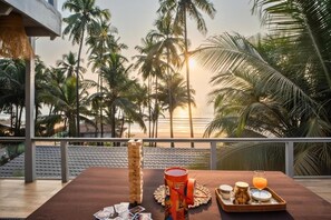 Outdoor dining - ELIVAAS House of Neptune - 3 BHK (Morjim)