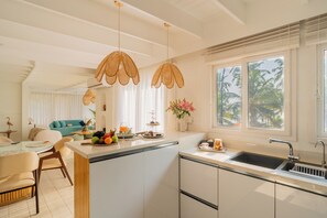 Villa Deluxe, balcone, vista cortile | Cucina privata