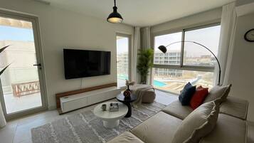 Chalet, 2 Bedrooms, Sea View | Living area