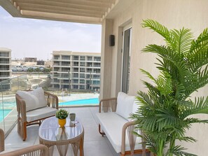 Chalet, 2 Bedrooms, Sea View | Teres/patio