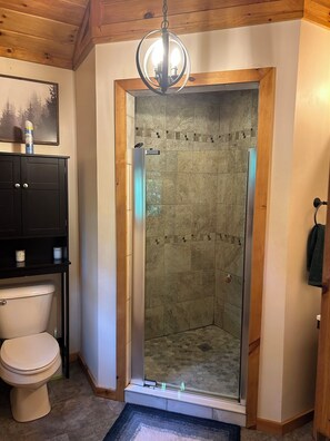 Shower, hair dryer, towels, toilet paper - Fall in love with mountain living, Cozy 3-bedroom cabin in Blue Ridge., (Blue Ridge)