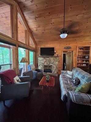 TV, fireplace - Fall in love with mountain living, Cozy 3-bedroom cabin in Blue Ridge., (Blue Ridge)