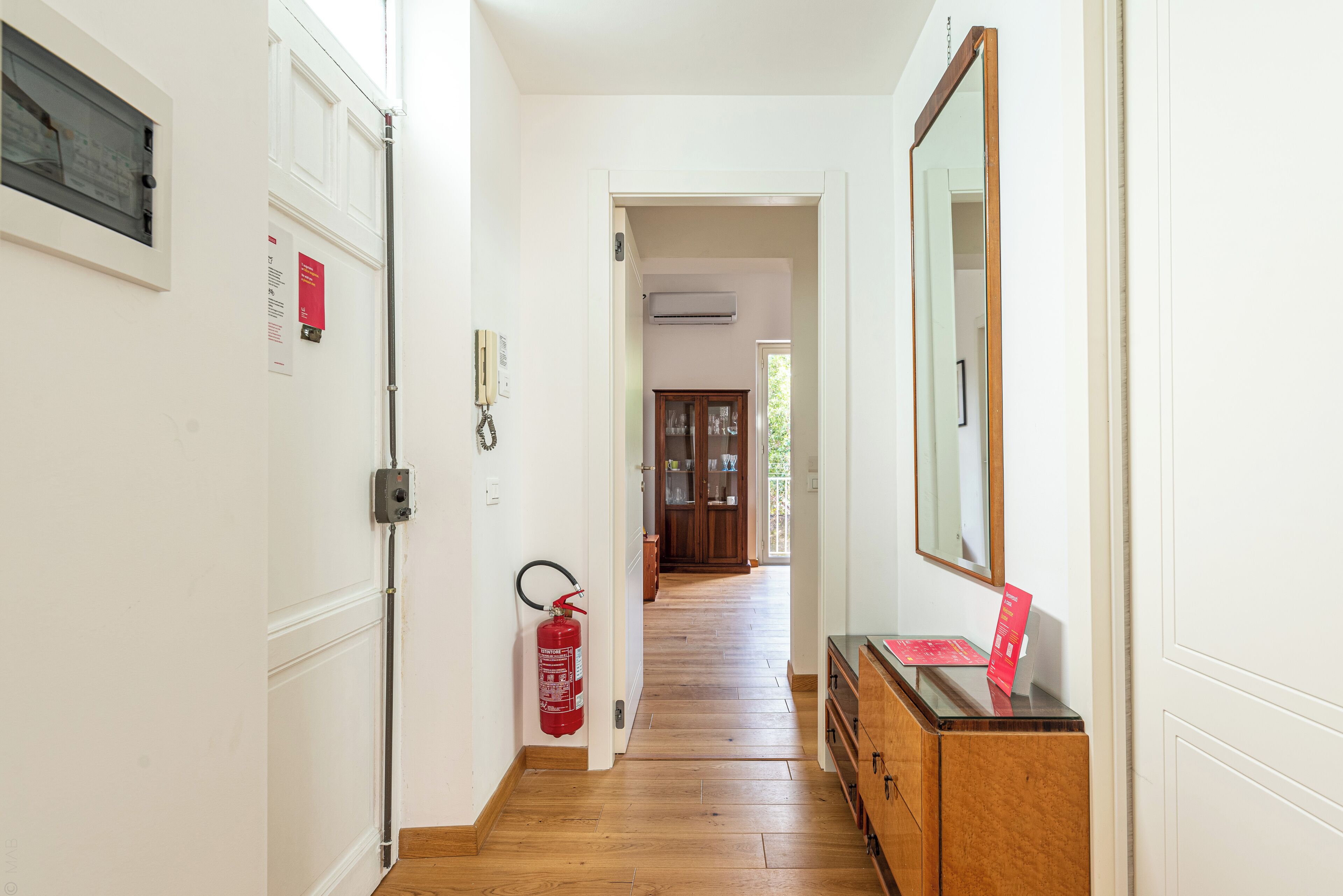 Basic Apartment | Living area