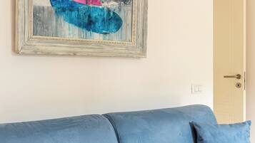 Basic Apartment | Living area