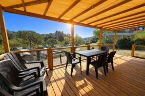 Outdoor dining - ✨ Rent Mobil Home Clim 3 Ch Camping 4* Toboggans 🌞 (La Roquette-sur-Siagne)