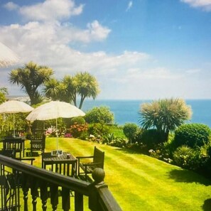 Outdoor dining - The Carlton Hotel (Shanklin)