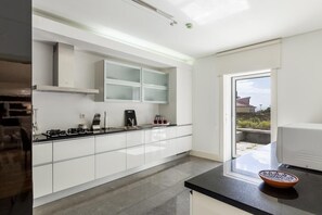 Private kitchen - MyPlaceLisbon - Luxury Castle Apartment (Lisboa)