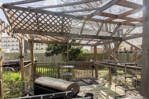 Terrace/patio - 4BR House with Private Yard & BBQ, Near NASA (Texas City)