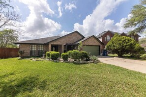 Exterior - 4BR House with Private Yard & BBQ, Near NASA (Texas City)