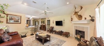 4BR House with Private Yard & BBQ, Near NASA