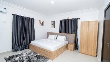 Deluxe Room, Balcony, City View | Desk, laptop workspace, blackout drapes, soundproofing