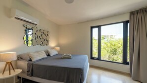 4 bedrooms, iron/ironing board, WiFi, bed sheets - Villa Luna Del Sol l Unique Oceanview l Coral Estate Resort (Sint Willibrordus)