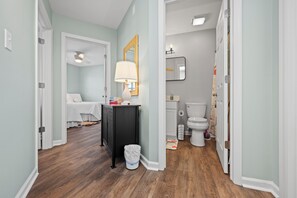 3 slaapkamers, een strijkplank/strijkijzer, gratis wifi, beddengoed