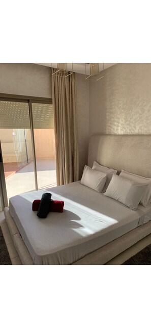 Room - Spacious 2-bedroom apartment + terrace near Gueliz and Majorell city center (Marrakech)