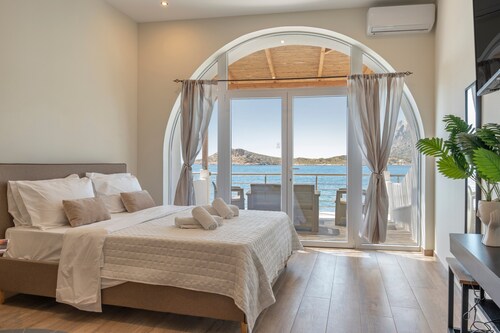 Studio 'Next To The Wave 2' with Sea View and Private Terrace