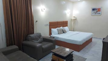 Junior-Zimmer, Balkon, Stadtblick