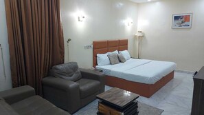 Quarto júnior, sacada, vista para a cidade