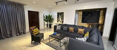 Junior Room, Balcony, City View | Living area