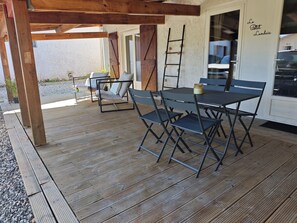 Outdoor dining - LE PETIT LANDAIS (Clermont)