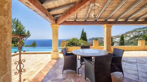 Outdoor dining - Holiday Home 'Fabulous Views At Cala Llamp' with Sea View, Wi-Fi and Air Conditioning (Andratx)