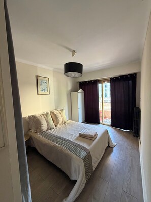 3 bedrooms, iron/ironing board, free WiFi, bed sheets - 4-room apartment in the heart of Juan les Pins (Antibes)