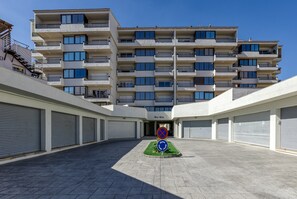 Exterior - Holiday Home 'Mar Blau Con Piscina Comunitaria' with Shared Pool, Balcony and Wi-Fi (L'Escala)