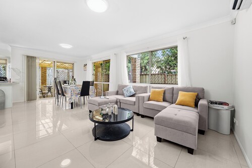4BR House | Close to Sunnybank/QEII hospital/Griffith Nathan/Nissan Arena