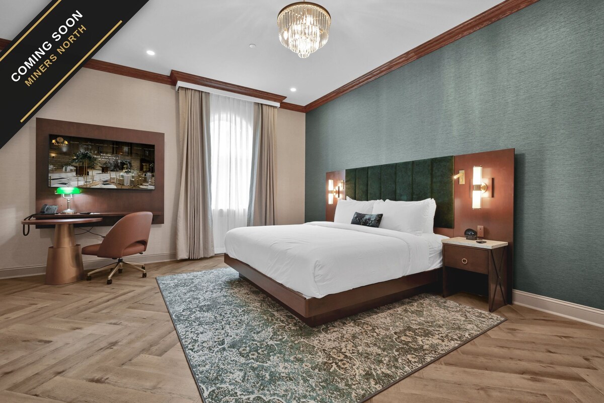 Premium bedding, in-room safe, desk, laptop workspace