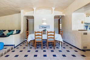 Interior - Casa Charlotte | Private pool | 5m to beach (Olhos de Água)