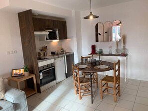 Fridge, microwave, oven, toaster - La Pinasse - In the heart of Lège Cap Ferret, 3 people (Lège-Cap-Ferret)