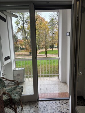 Interior - Spacious, light-filled apartment inside the ancient town walls, with great views (Treviso)