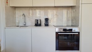 Private kitchen - Cozy Retreat near Ribeira by LovelyStay (Porto)