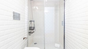 Hair dryer, towels - Cozy Retreat near Ribeira by LovelyStay (Porto)