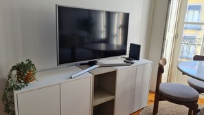 Interior - Cozy Retreat near Ribeira by LovelyStay (Porto)