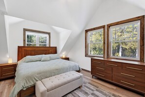 Room - Cabin w/ hot tub near Cana Island Lighthouse and Gordon Lodge (Baileys Harbor)