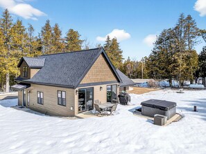 Exterior - Cabin w/ hot tub near Cana Island Lighthouse and Gordon Lodge (Baileys Harbor)
