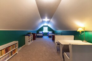 3 bedrooms, iron/ironing board, free WiFi, bed sheets