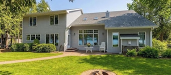 Quiet Door County Retreat w/ Private Bay Access