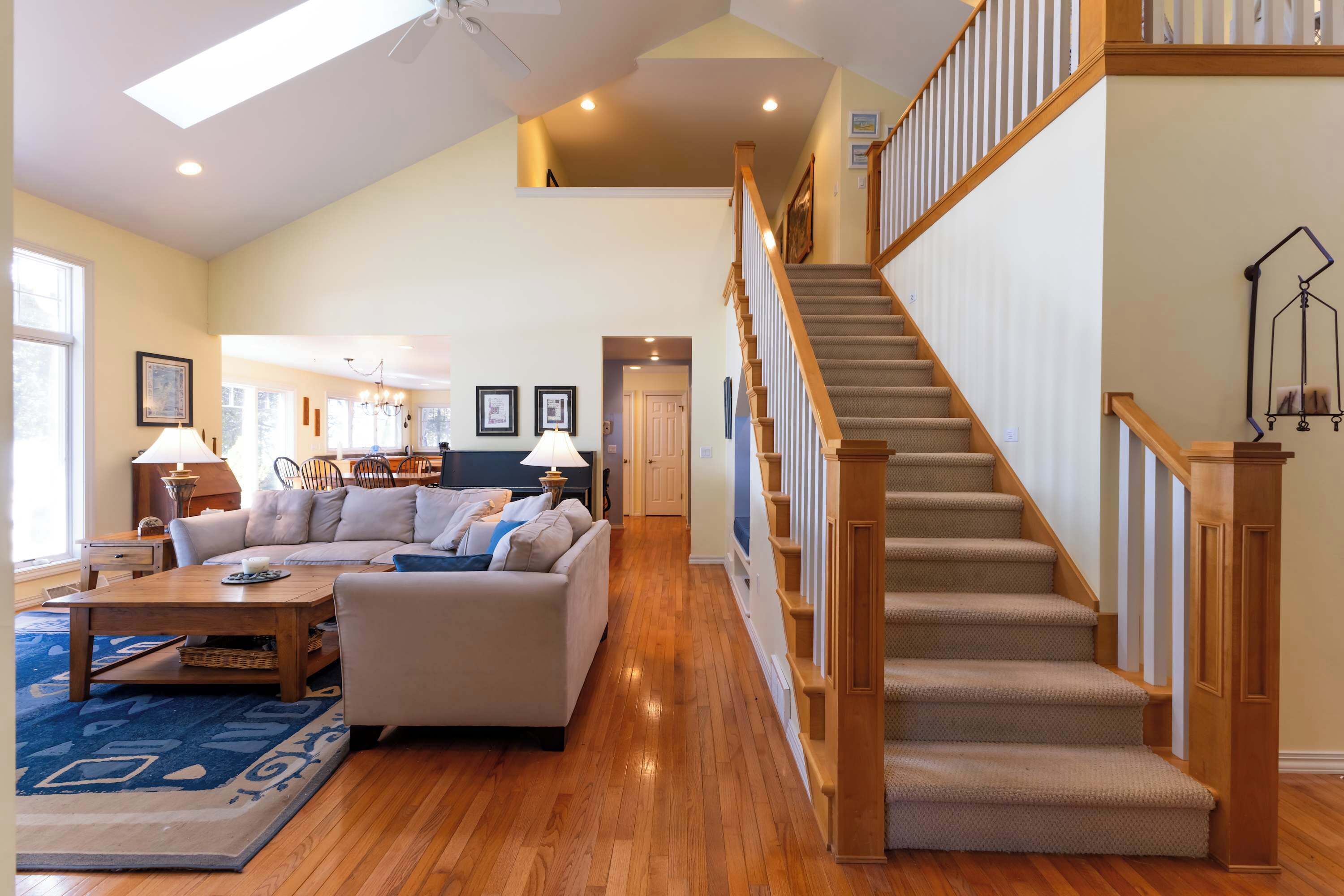Smart TV, fireplace, books, music library