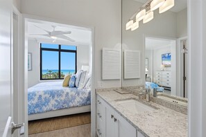 2 bedrooms, desk, iron/ironing board, free WiFi - Seaplace G6-405 by FVC - 2/2, Beach view condo on Longboat Key (Longboat Key)
