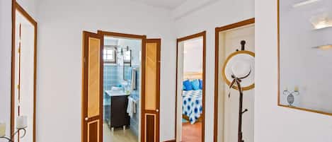 4 chambres, fer et planche à repasser, Wi-Fi