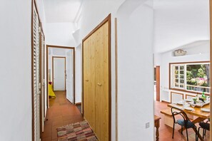 Dining - Villa Namibe | Private Pool | 5m to beach (Olhos de Água)