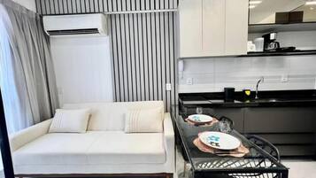 Comfort Apartment, City View | Living area